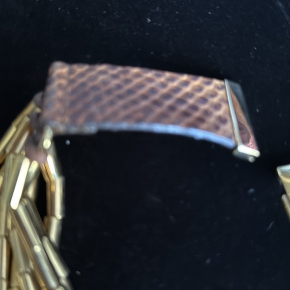 ￼ Michael Kors gold tone ( possibly brass)and snake embossed necklace - Picture 10 of 10